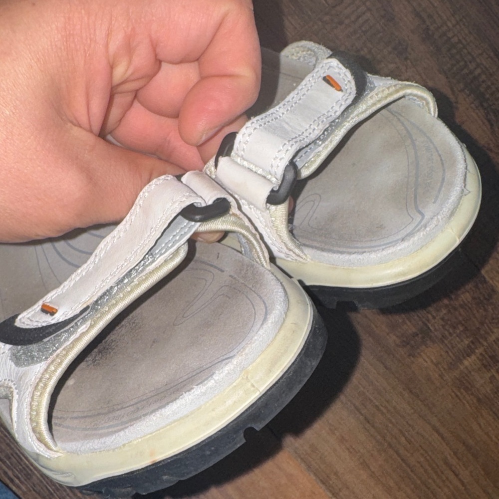 Ecco Women's Cream and Black Sandals - Picture 11 of 11